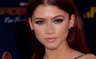 1365px-Zendaya_2019_by_Glenn_Francis