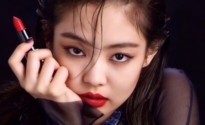 Jennie_Kim_for_Marie_Claire_Korea_Magazine_on_October_9,_2018_(2)_(derived)