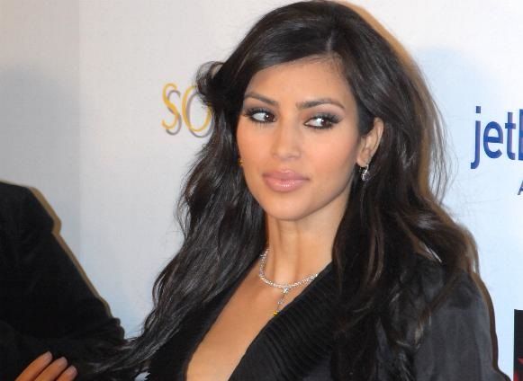 Kim Kardashian Height, Weight, Body Measurements, Eye Color