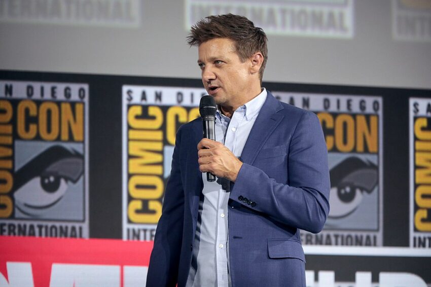 Jeremy Renner Height, Weight, Measurements, Eye Color, Biography