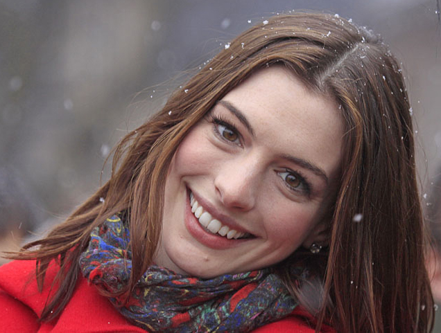 Anne Hathaway Height, Weight, Measurements, Eye Color, Biography