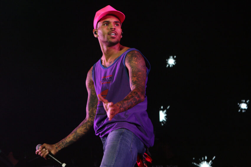 Chris Brown Height, Weight, Body Measurements, Eye Color, Biography
