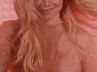 Hunter_Schafer_-_Suru_Suru_video,_July_2021