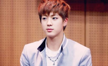 Kim_Seok-jin_at_a_fanmeet_in_Ilsan,_in_March_2014_06