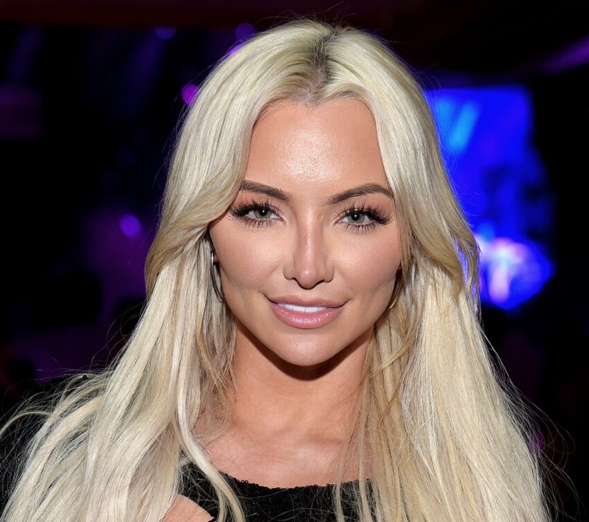 Lindsey Pelas Height, Weight, Measurements, Eye Color, Biography