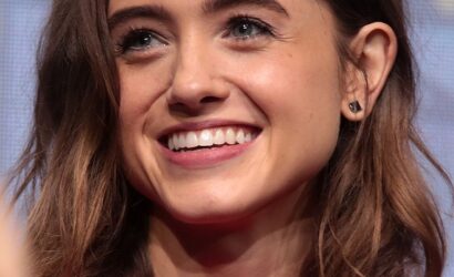 Natalia_Dyer_by_Gage_Skidmore